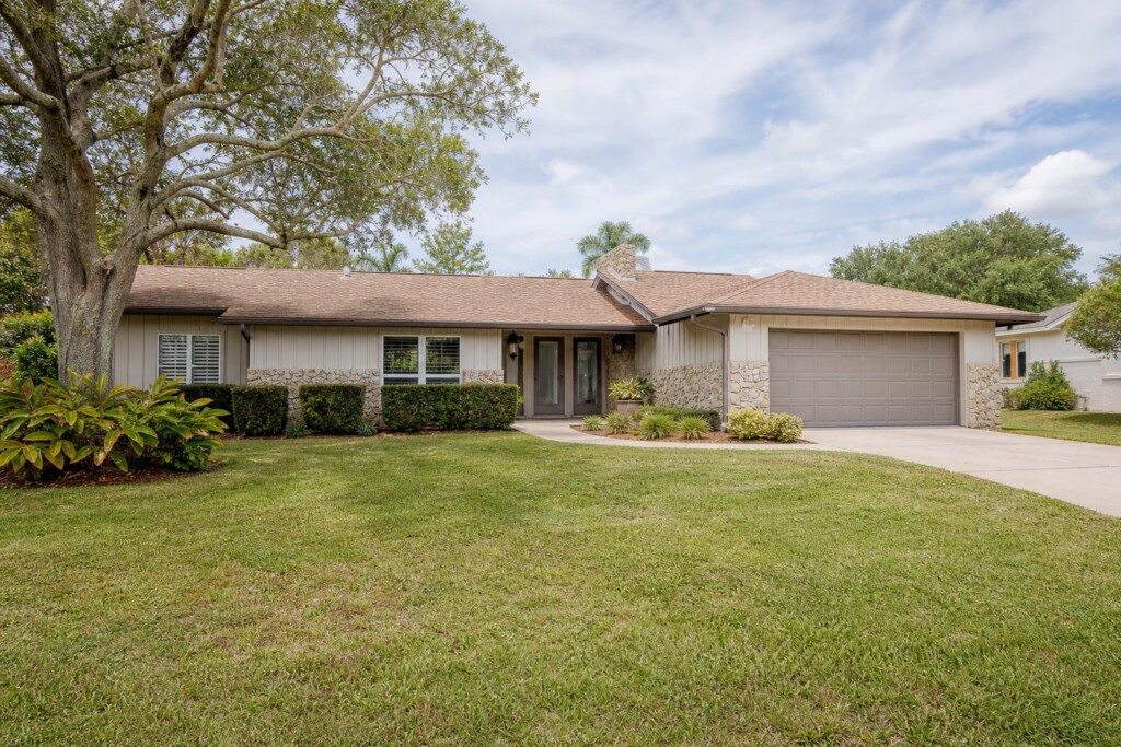 Venice neighborhood with well-kept homes and quiet residential streets, an established residential neighborhood